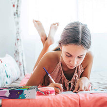 Cargar imagen en el visor de la galería, Caja artística de colores Crayola Inspiration, color rosado, Rosado