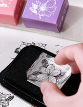 Cargar imagen en el visor de la galería, Flower Print Random Stamp
